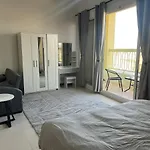 Spacious Studio Near Marina