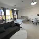 Spacious Studio Near Marina