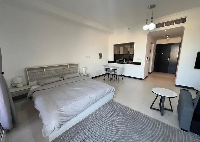 Spacious Studio Near Marina
