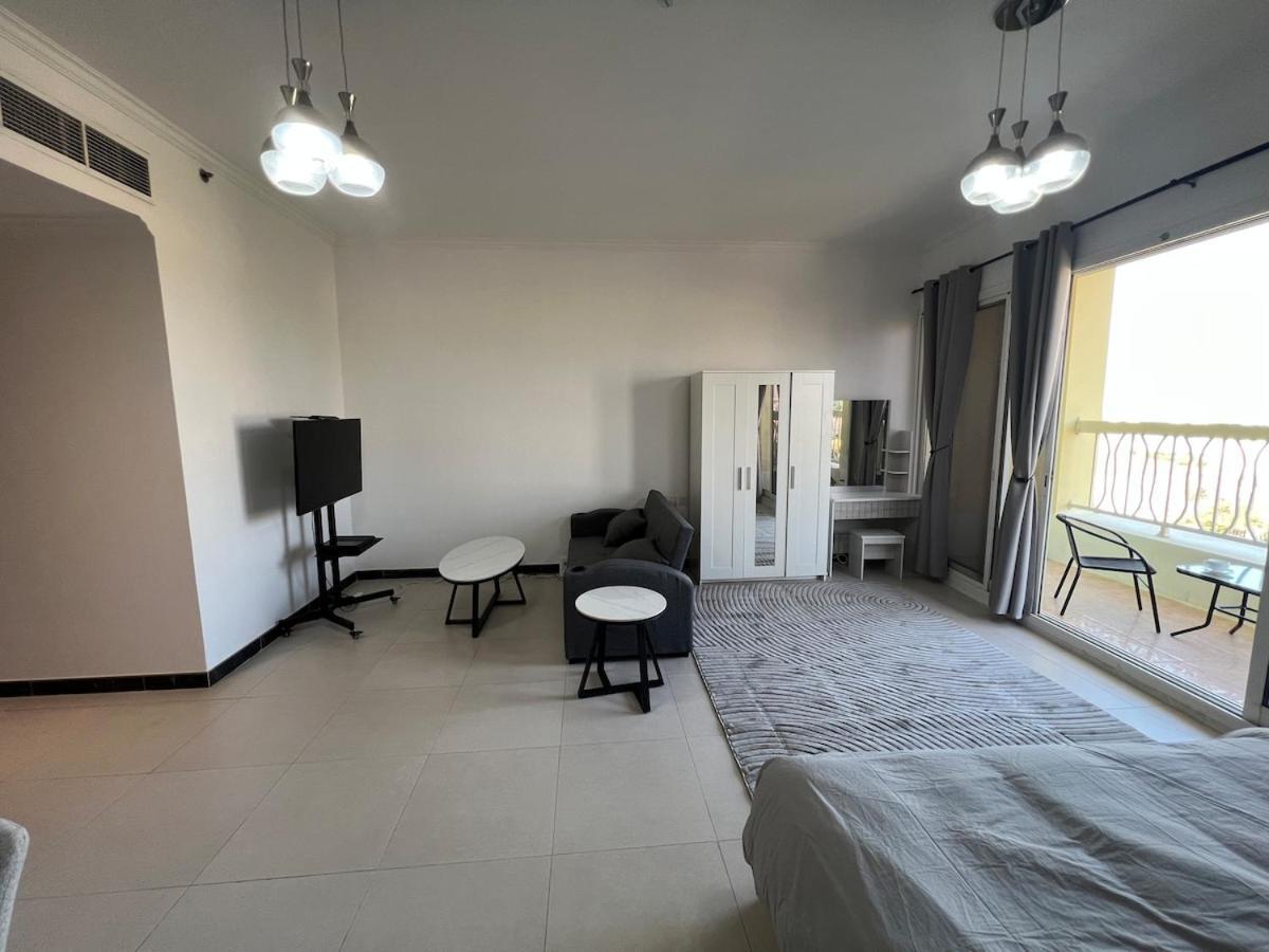 Apartment Spacious Near Marina