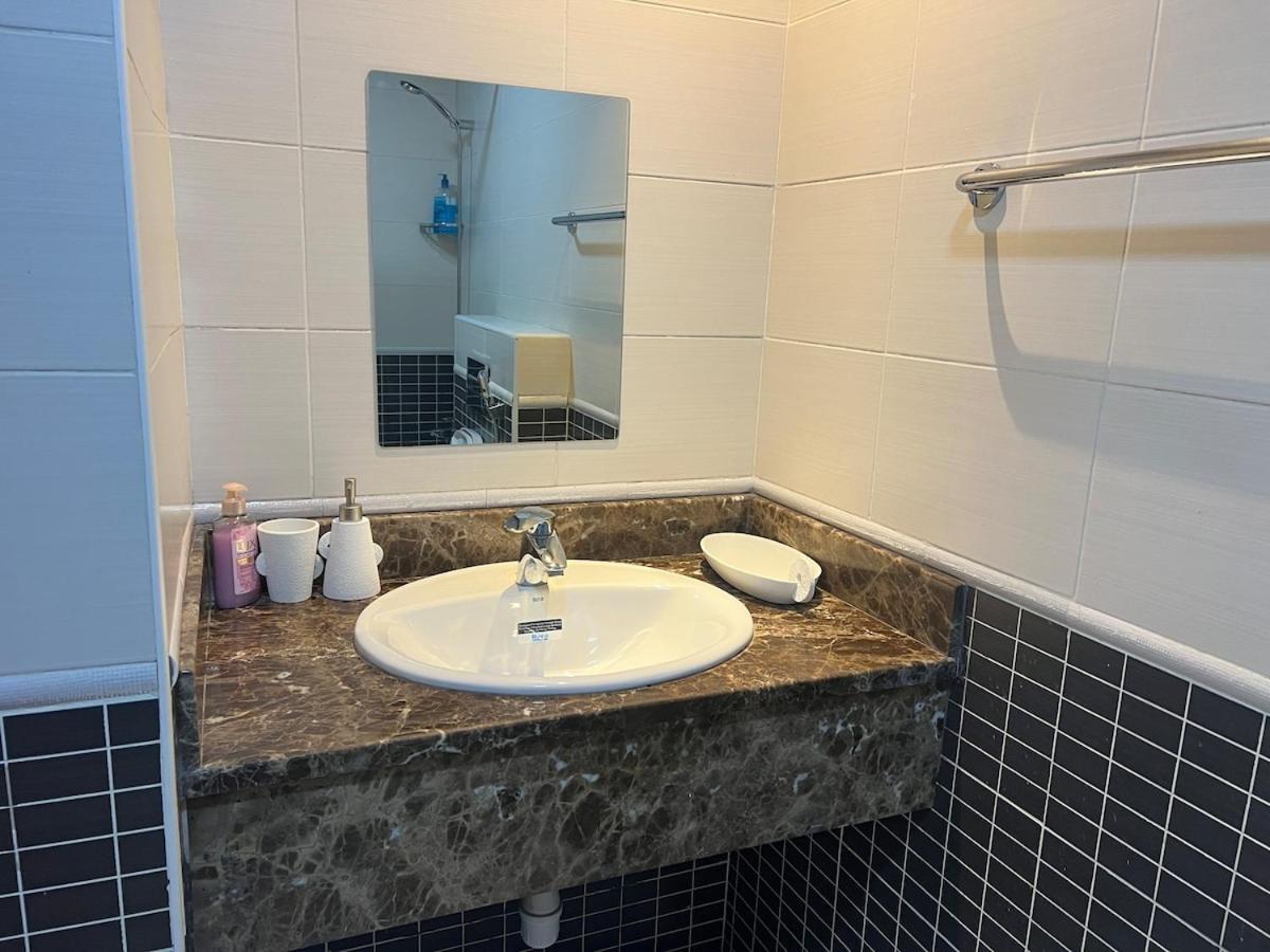Spacious Near Marina Apartment Dubai