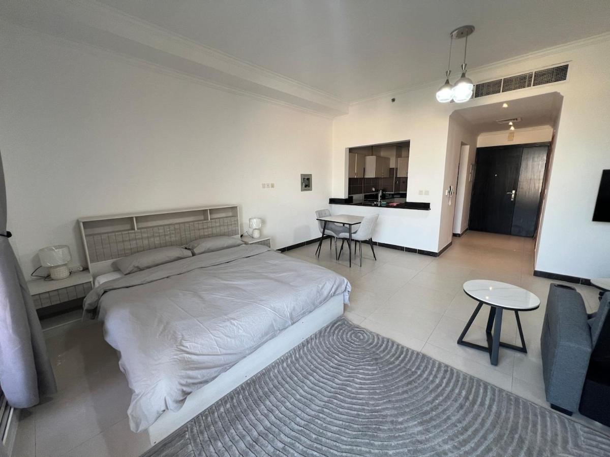 Spacious Near Marina *